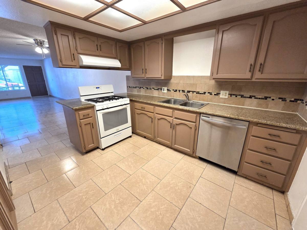 Apartment for rent at 1917 & 1919 W Whitendale Ave, Visalia, CA 93277