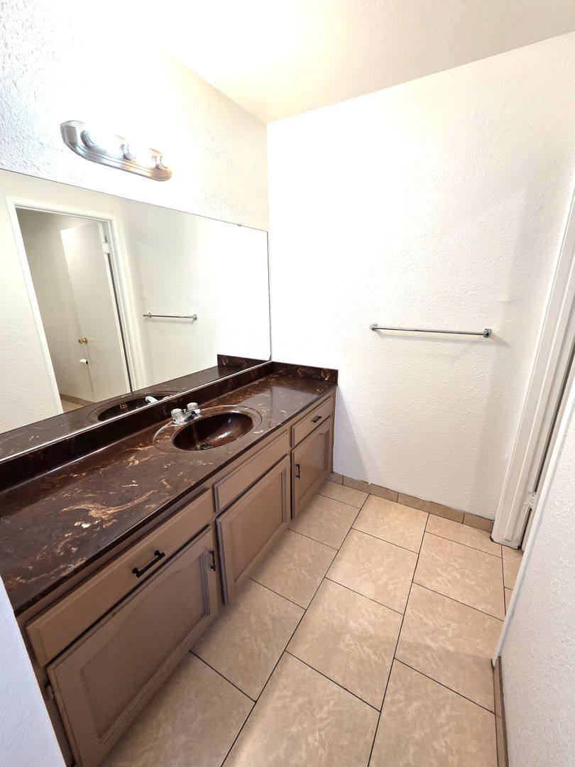 Apartment for rent at 1917 & 1919 W Whitendale Ave, Visalia, CA 93277