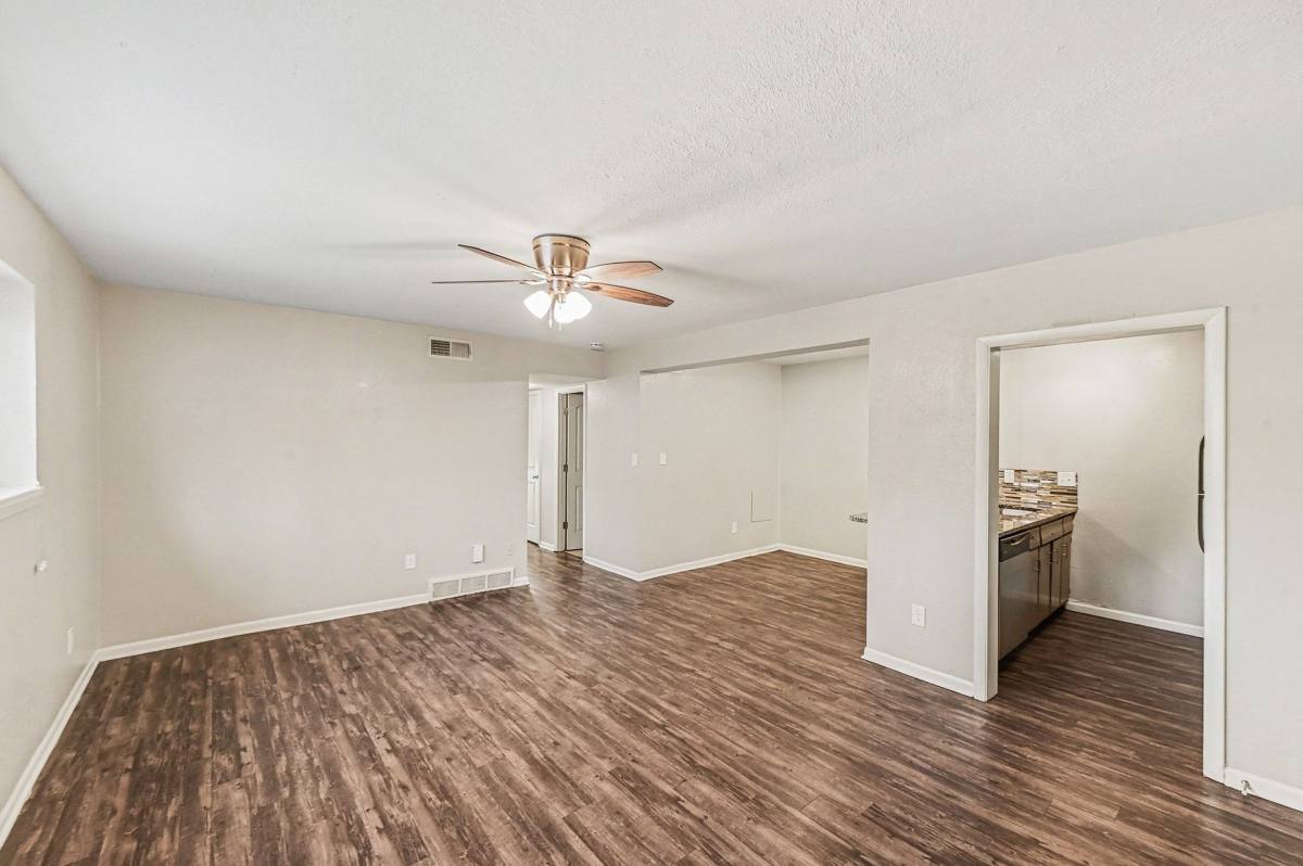 Apartment for rent at 701 E 40th St, Kansas City, MO 64110
