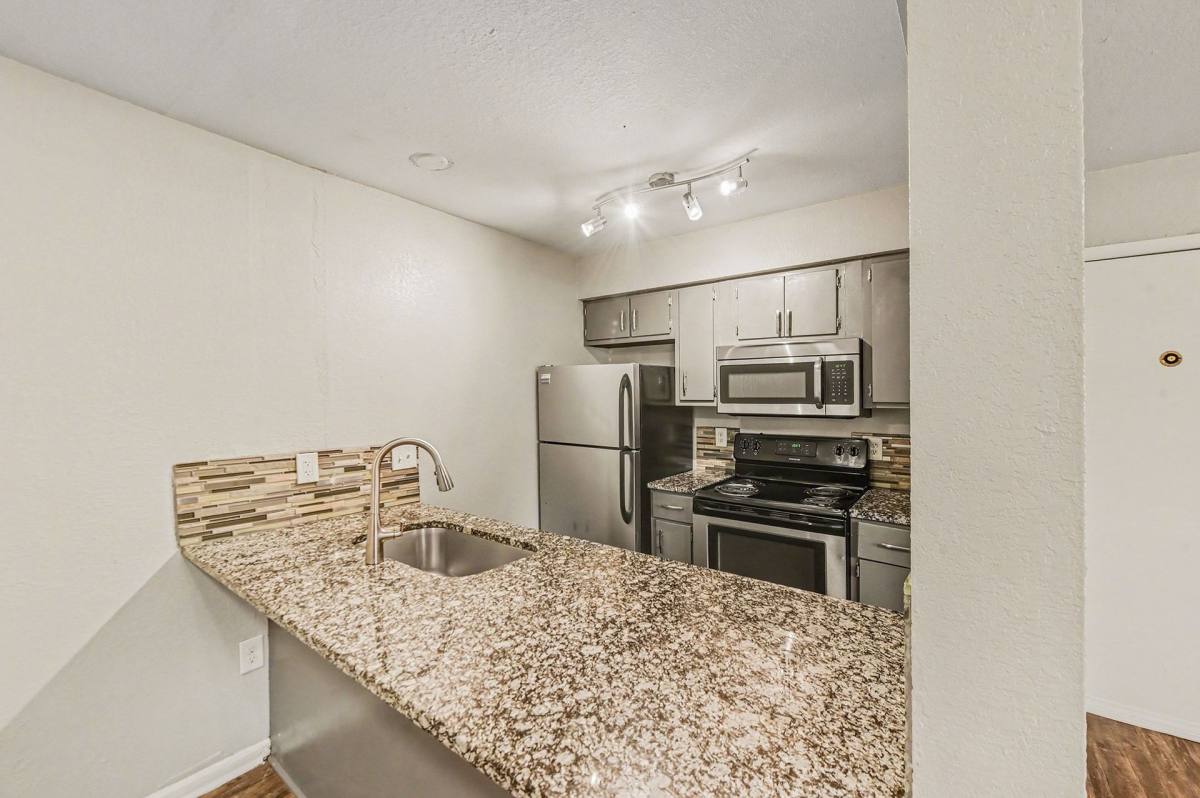 Apartment for rent at 701 E 40th St, Kansas City, MO 64110