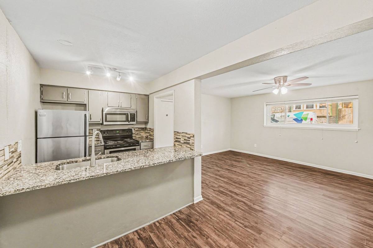 Apartment for rent at 701 E 40th St, Kansas City, MO 64110