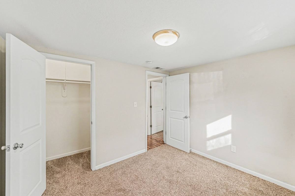 Apartment for rent at 701 E 40th St, Kansas City, MO 64110