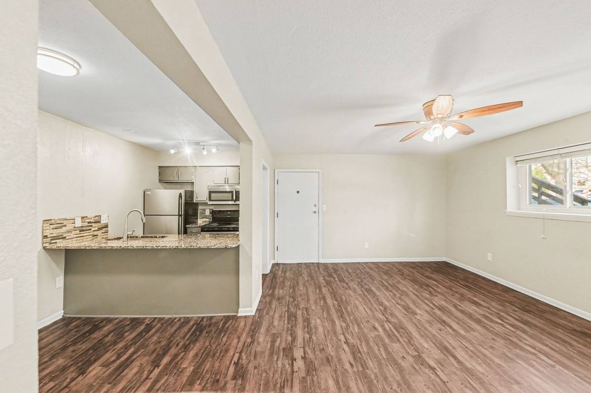 Apartment for rent at 701 E 40th St, Kansas City, MO 64110
