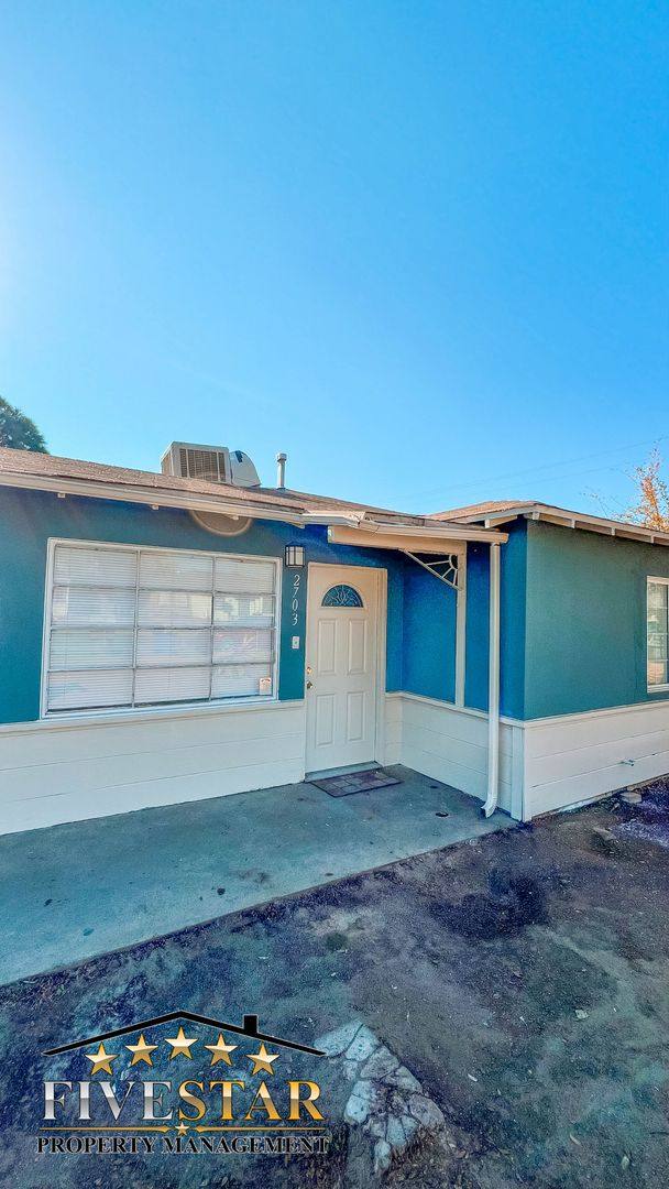 House for rent at 2703 Center St, Bakersfield, CA 93306