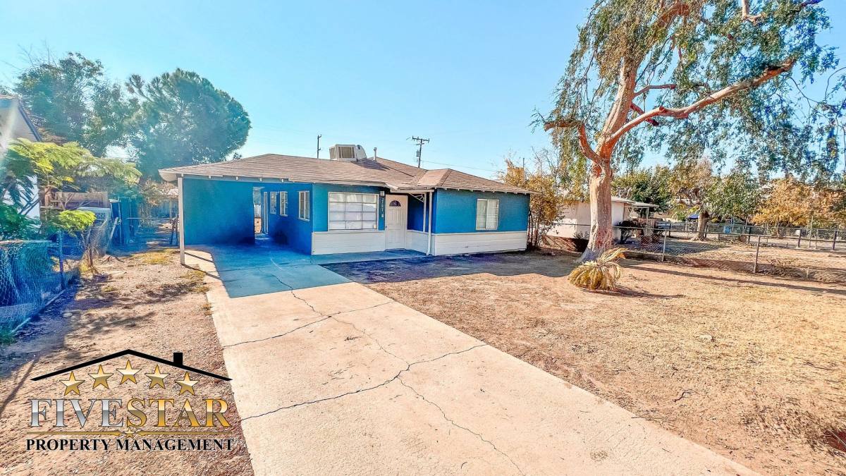 House for rent at 2703 Center St, Bakersfield, CA 93306