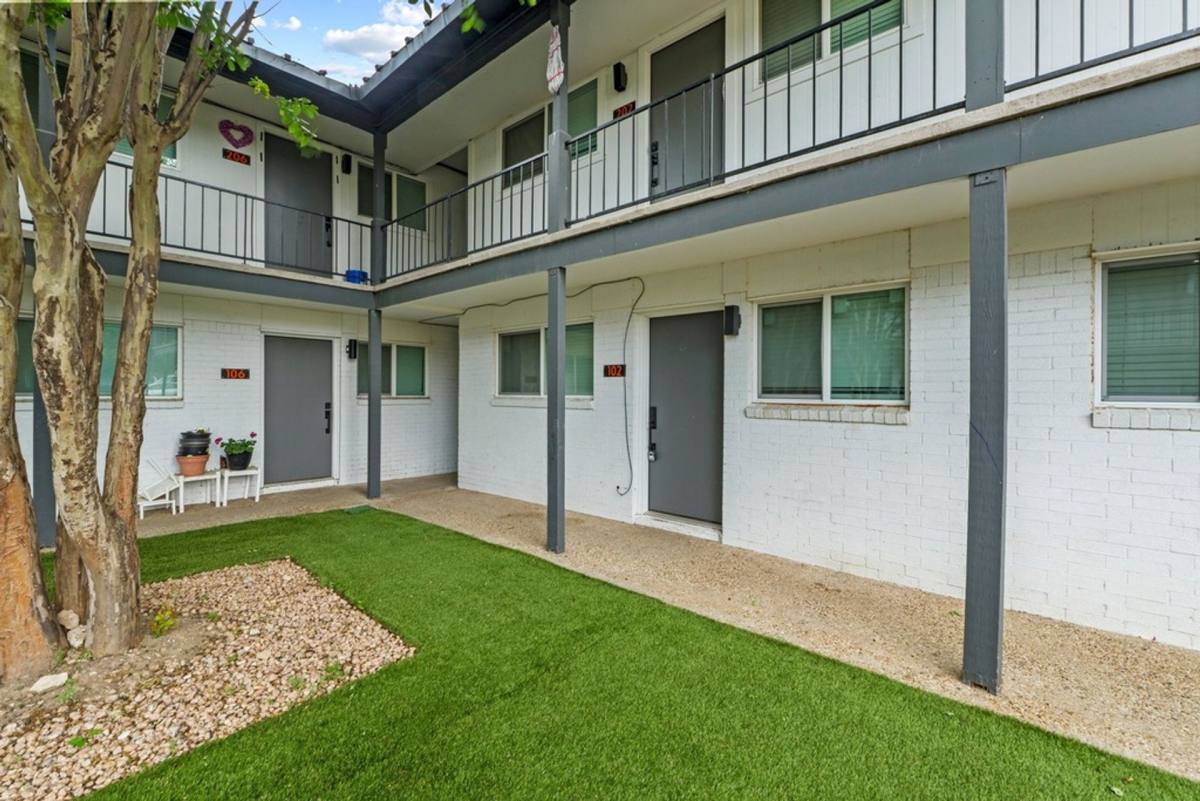 Apartment for rent at 7929 Gault St, Austin, TX 78757