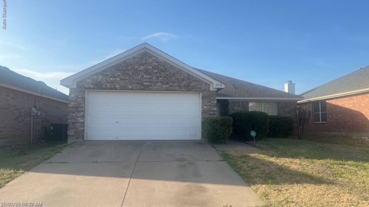 House for rent at 2913 Vicksburg Lane, Fort Worth, TX 76123
