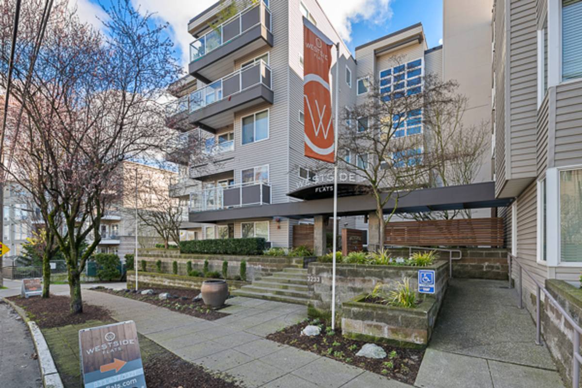 Apartment for rent at 3233 SW Avalon Way, Seattle, WA 98126