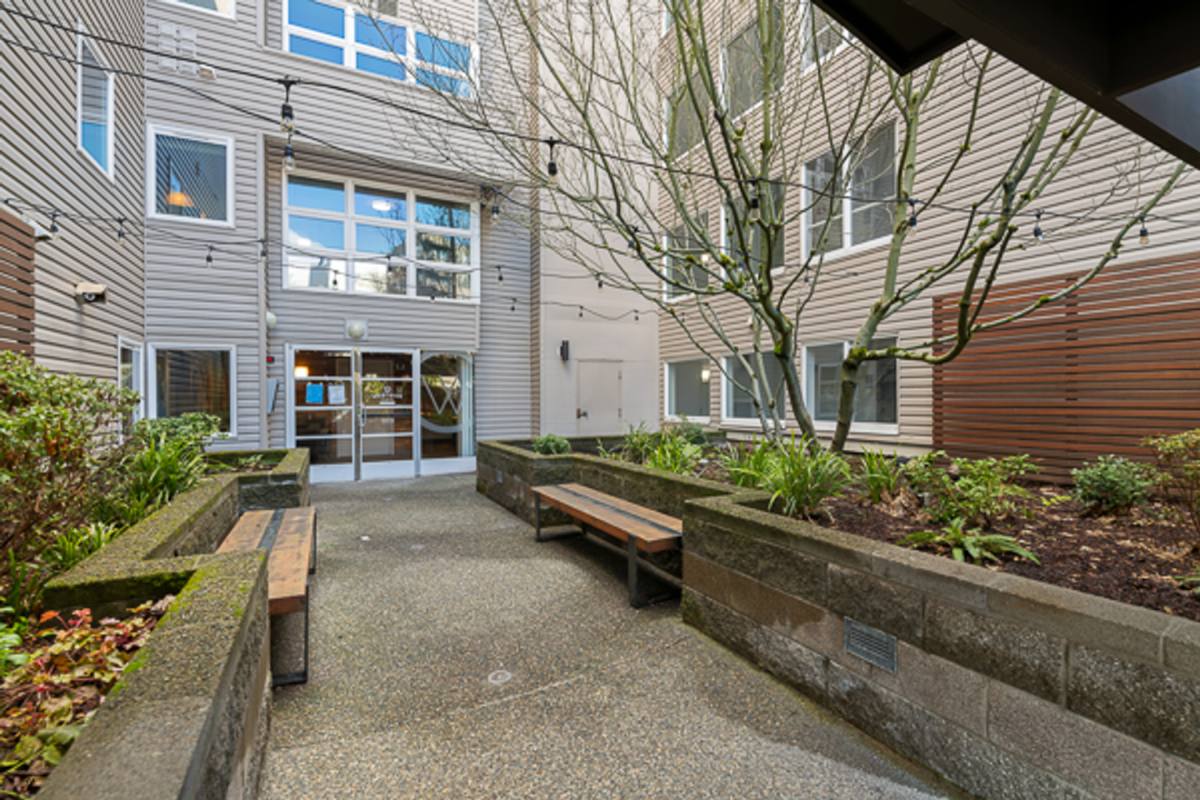 Apartment for rent at 3233 SW Avalon Way, Seattle, WA 98126