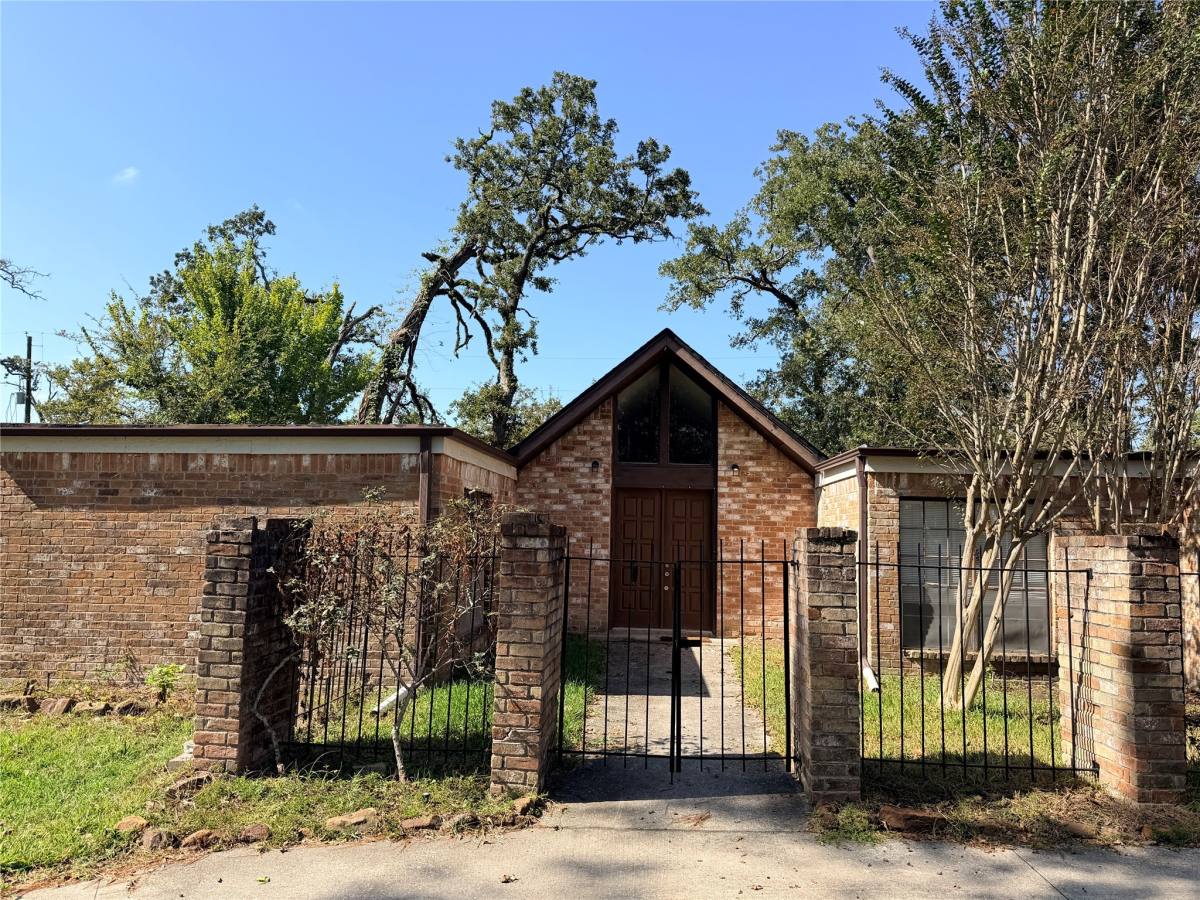 Apartment for rent at 1607 Chestnut Ridge Rd, Kingwood, TX 77339