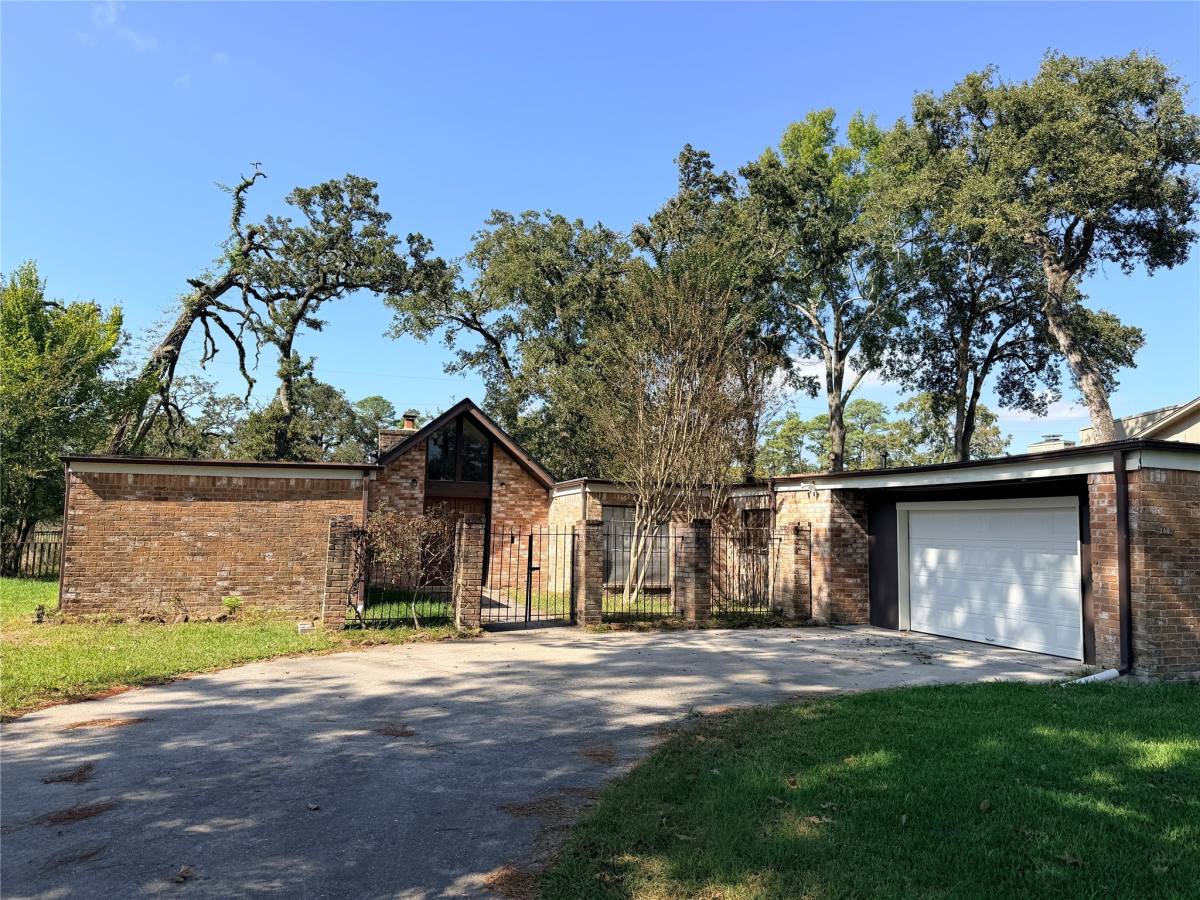 Apartment for rent at 1607 Chestnut Ridge Rd, Kingwood, TX 77339