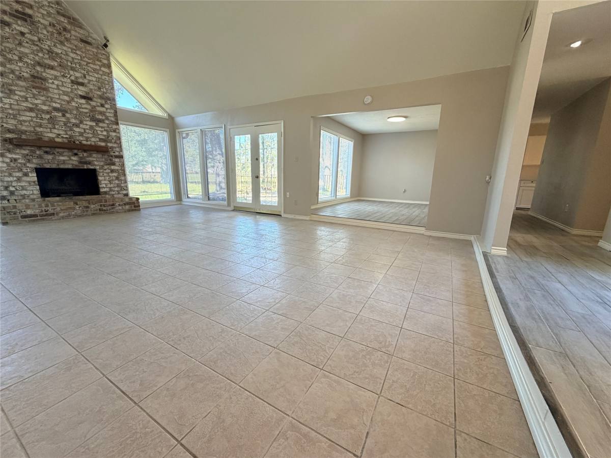 Apartment for rent at 1607 Chestnut Ridge Rd, Kingwood, TX 77339