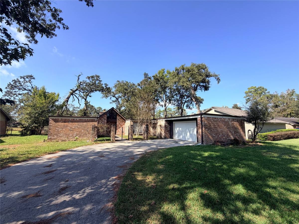 Apartment for rent at 1607 Chestnut Ridge Rd, Kingwood, TX 77339