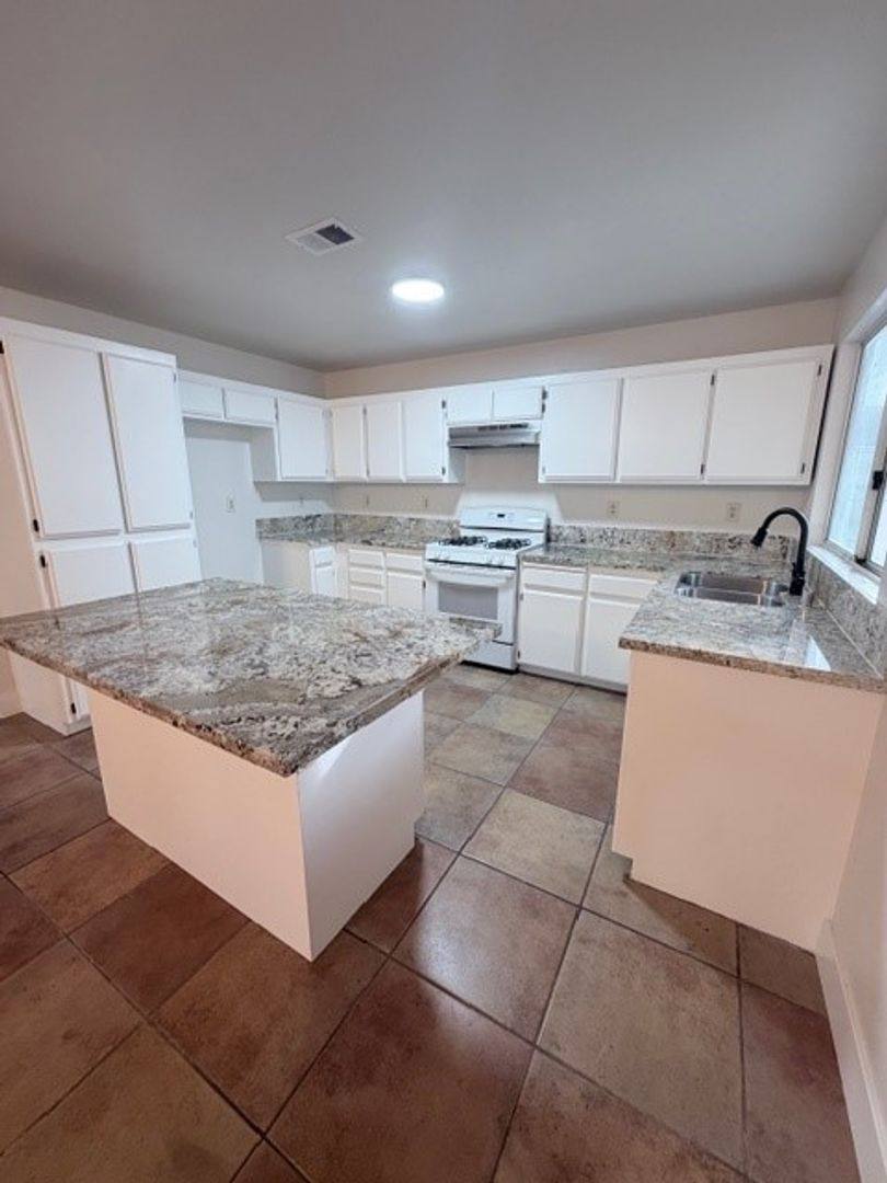 House for rent at 9405 Salinger St, Bakersfield, CA 93311