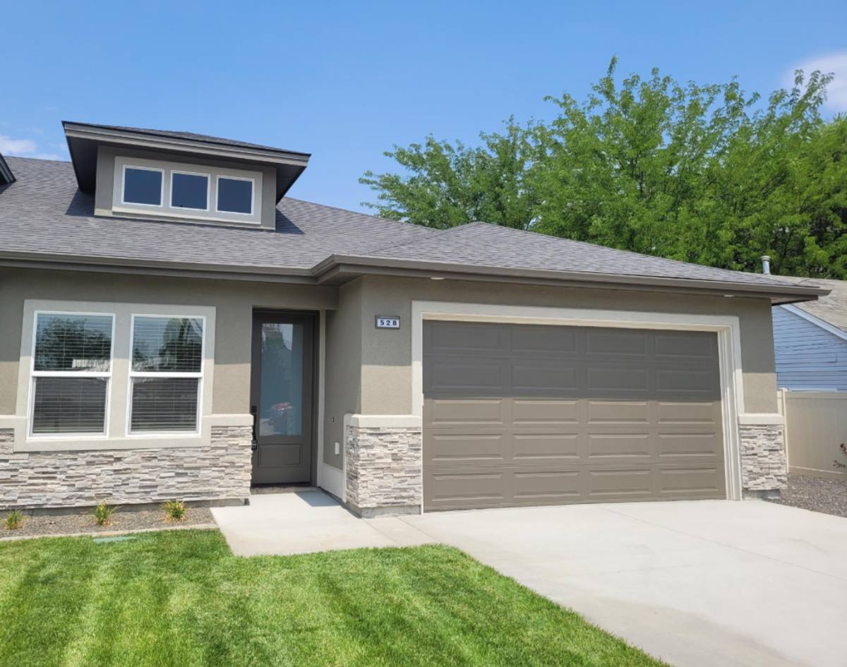 Townhouse for rent at 528 W Broadway Ave, Meridian, ID 83642