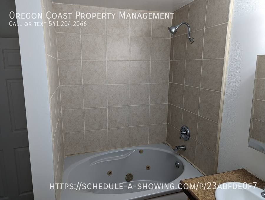 Apartment for rent at 354 SE 35th St #354A, Newport, OR 97365