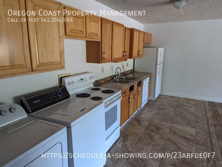 Apartment for rent at 354 SE 35th St #354A, Newport, OR 97365