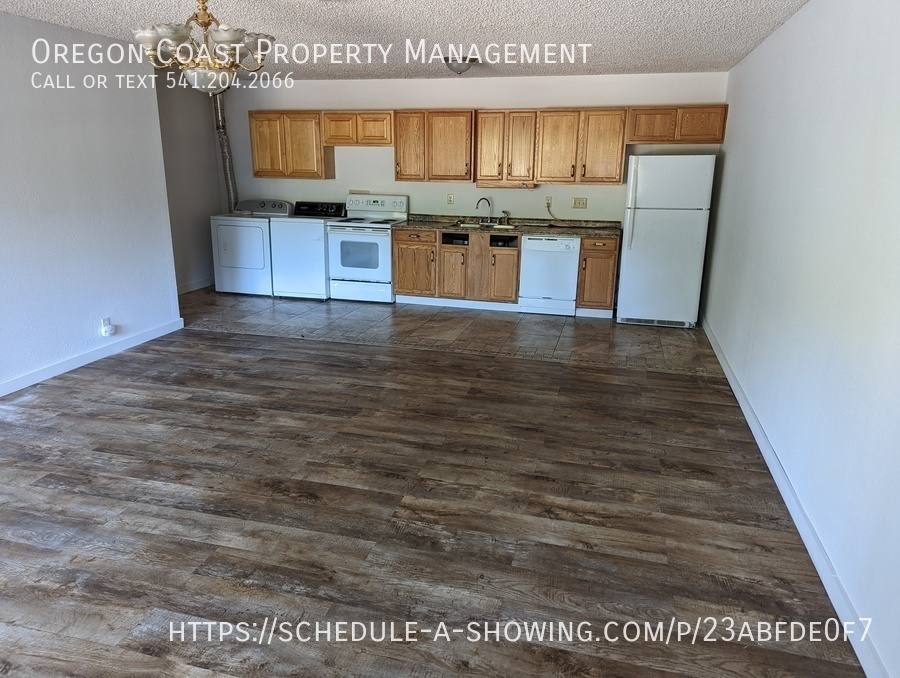 Apartment for rent at 354 SE 35th St #354A, Newport, OR 97365