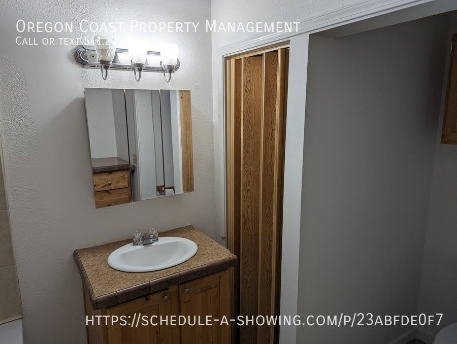 Apartment for rent at 354 SE 35th St #354A, Newport, OR 97365