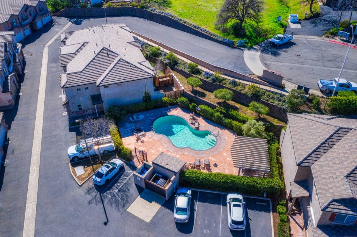 Townhouse for rent at 870 Mission Sierra Court, Redding, CA 96003
