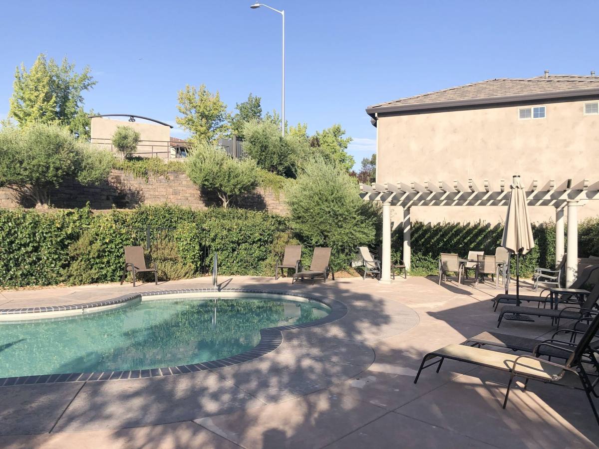 Townhouse for rent at 870 Mission Sierra Court, Redding, CA 96003