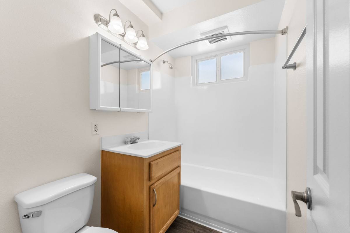 Apartment for rent at 13751 Edwards St, Westminster, CA 92683