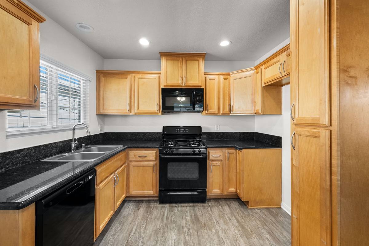 Apartment for rent at 13751 Edwards St, Westminster, CA 92683