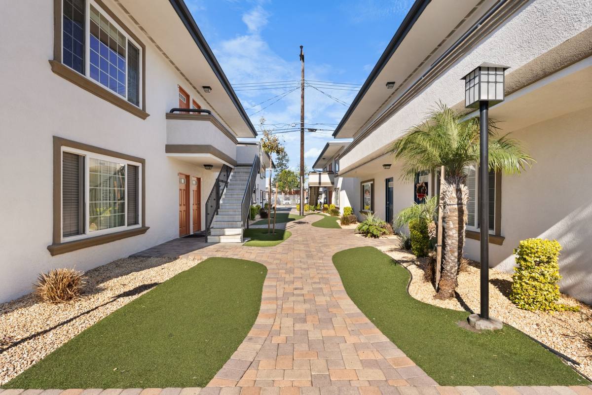 Apartment for rent at 13751 Edwards St, Westminster, CA 92683