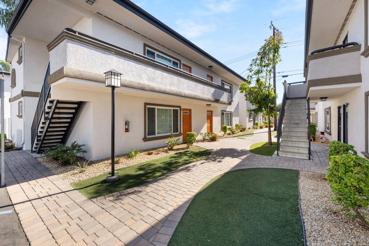 Apartment for rent at 13751 Edwards St, Westminster, CA 92683