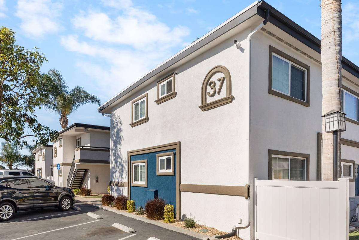 Apartment for rent at 13751 Edwards St, Westminster, CA 92683