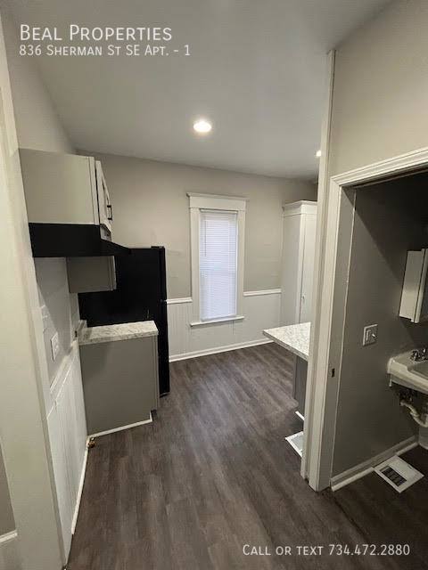 Apartment for rent at 836 Sherman St SE #1, Grand Rapids, MI 49506