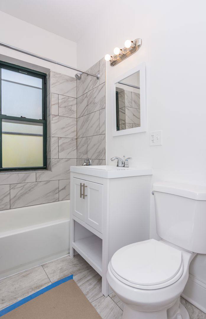 Apartment for rent at 6708 S Constance Ave #2H, Chicago, IL 60649