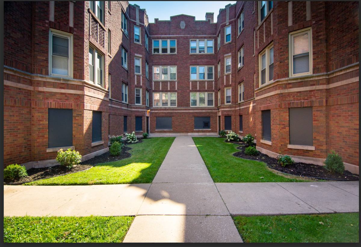 Apartment for rent at 7641 S E End Ave #3E, Chicago, IL 60649