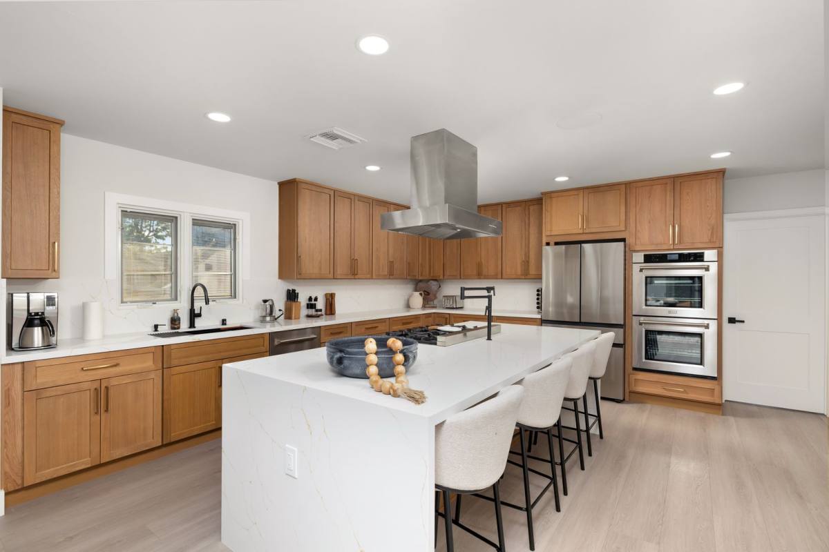 Apartment for rent at 4079 Athenian Way, Los Angeles, CA 90043