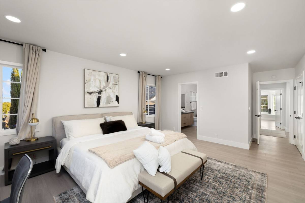 Apartment for rent at 4079 Athenian Way, Los Angeles, CA 90043