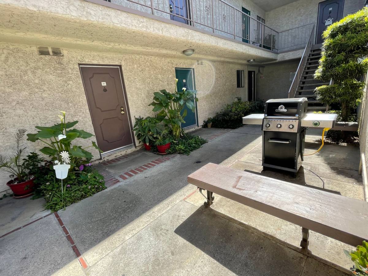 Apartment for rent at 6611 Haskell Ave, Van Nuys, CA 91406
