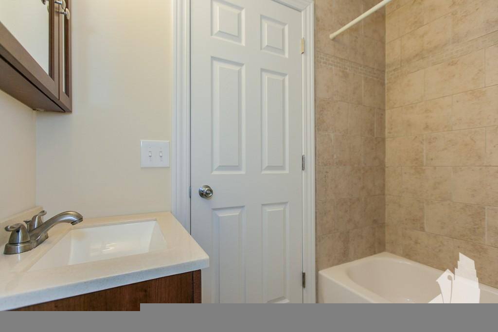 Apartment for rent at 555 W Arlington Place #206, Chicago, IL 60614