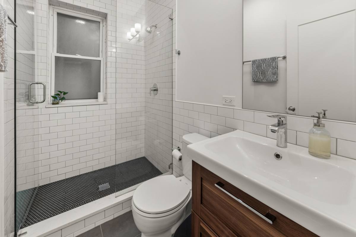 Apartment for rent at 856 N Hermitage #1R, Chicago, IL 60622