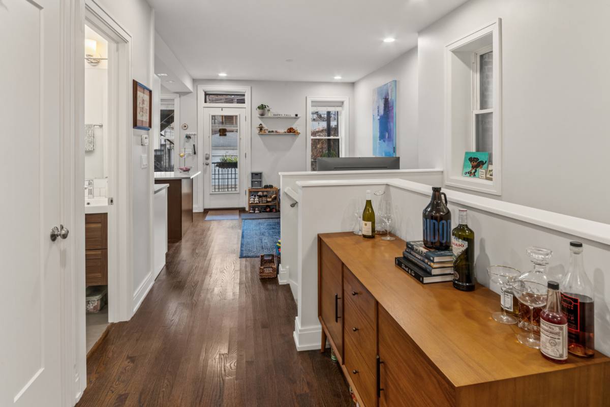 Apartment for rent at 856 N Hermitage #1R, Chicago, IL 60622