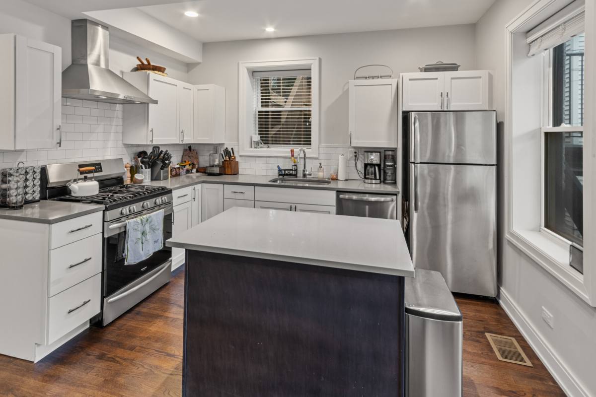 Apartment for rent at 856 N Hermitage #1R, Chicago, IL 60622