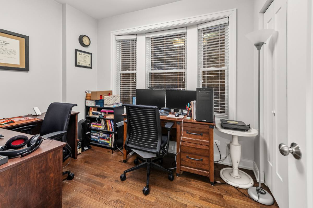 Apartment for rent at 856 N Hermitage #1R, Chicago, IL 60622