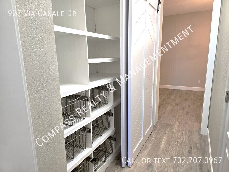 House for rent at 927 Via Canale Dr, Henderson, NV 89011