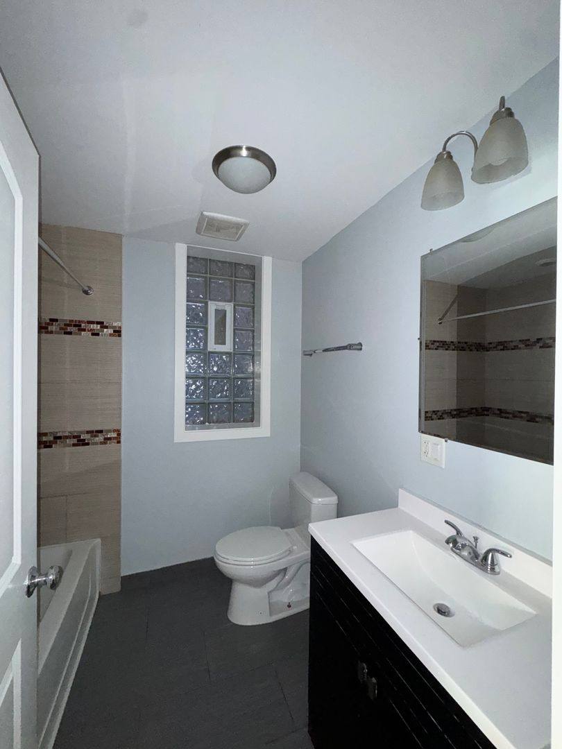 Apartment for rent at 1150 N Keeler #1E, Chicago, IL 60651