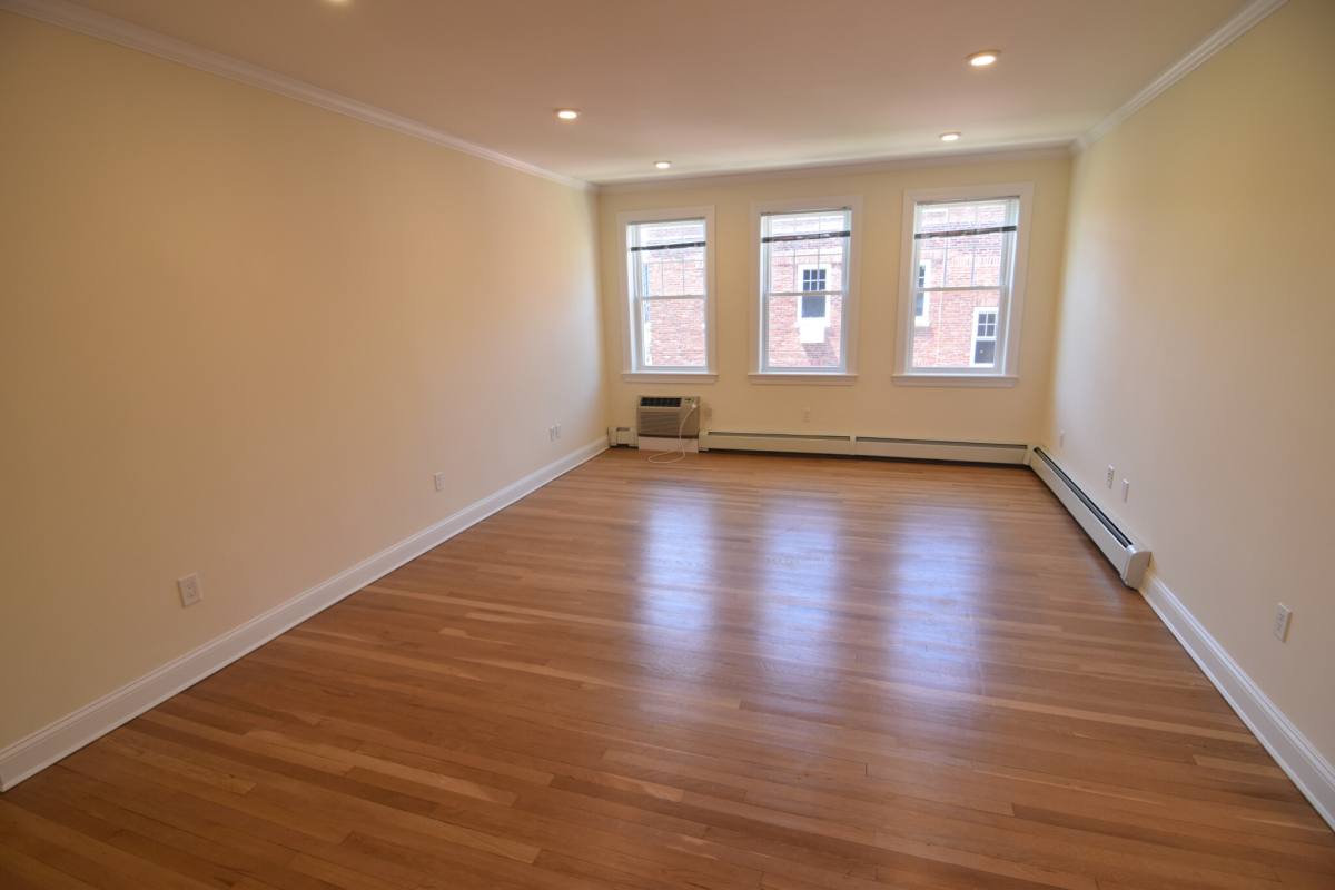Apartment for rent at 37 Auburn St #3, Brookline, MA 02446