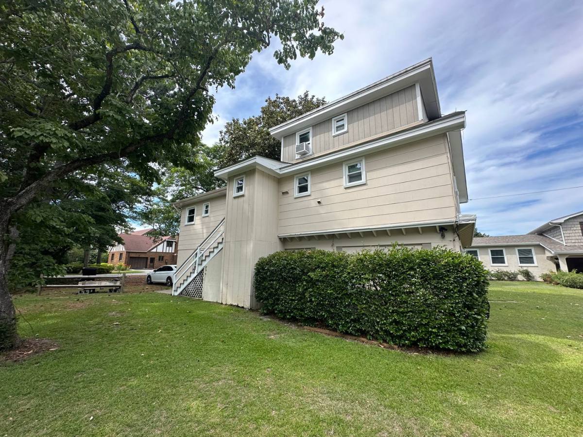 Apartment for rent at 190 Rogers Rd, Manteo, NC 27954