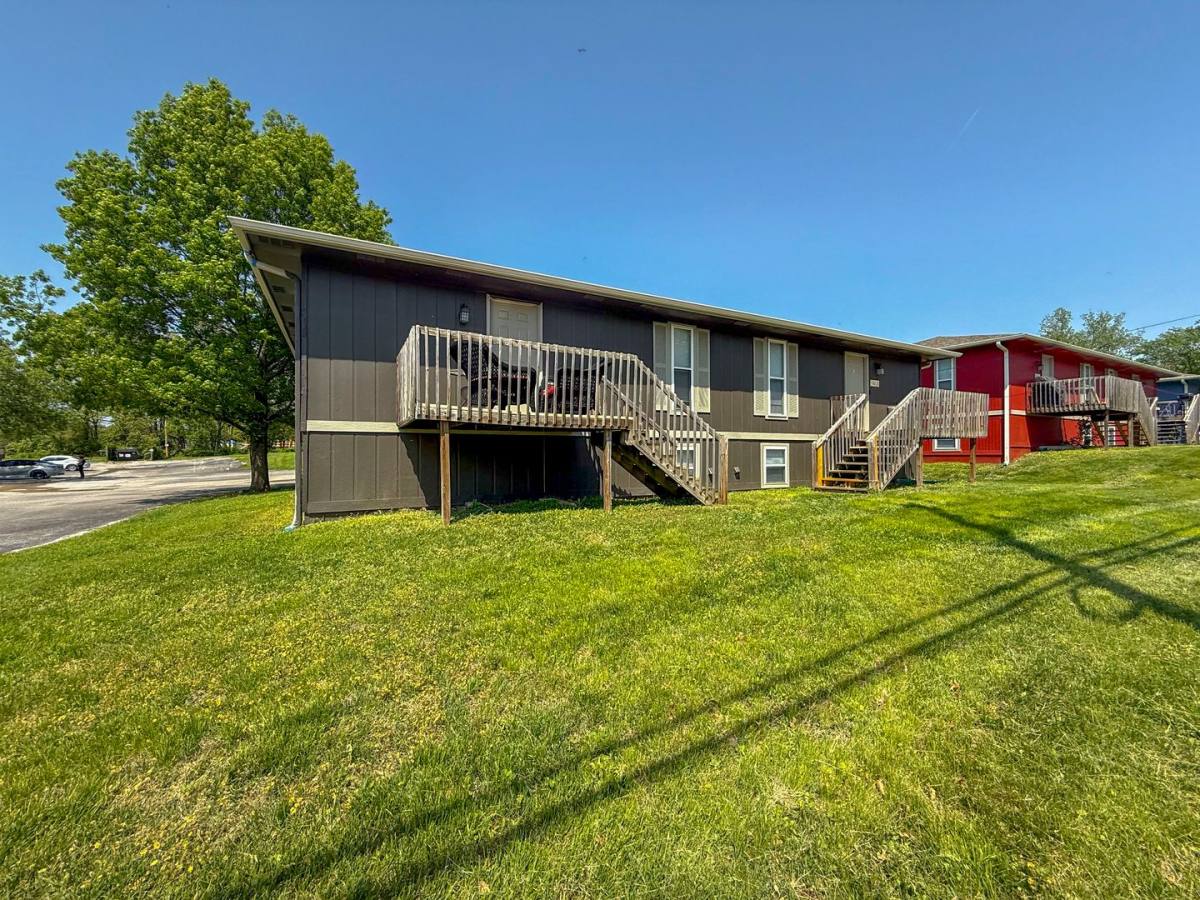 House for rent at 1015 W Ash St, Columbia, MO 65203