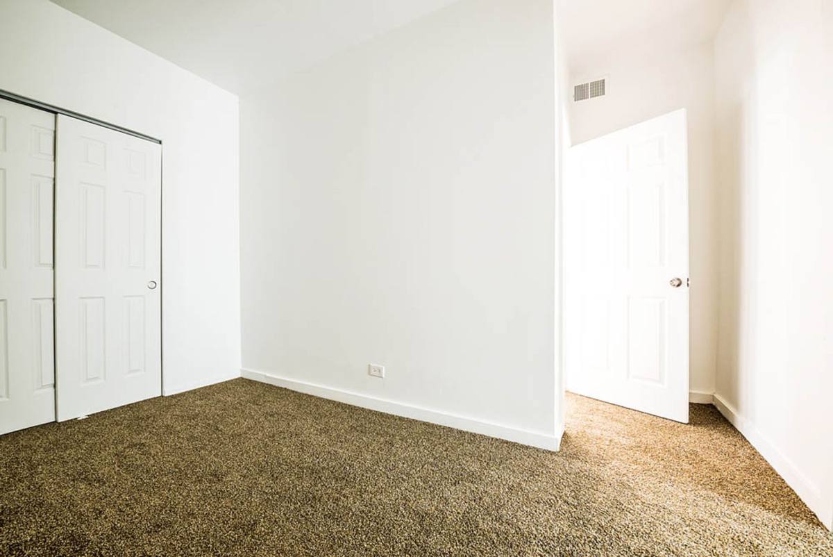 Apartment for rent at 7135 S Blackstone, Chicago, IL 60619