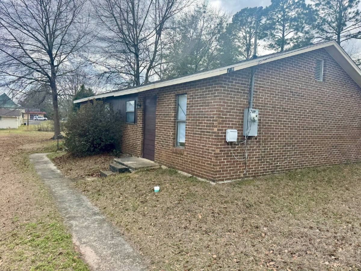 House for rent at 709 Melody Lane, Dothan, AL 36301