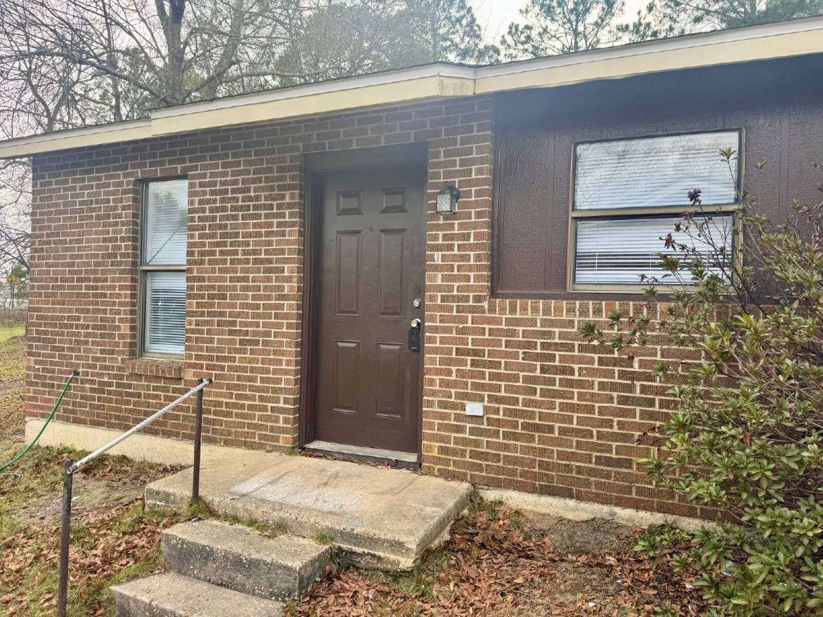 House for rent at 709 Melody Lane, Dothan, AL 36301