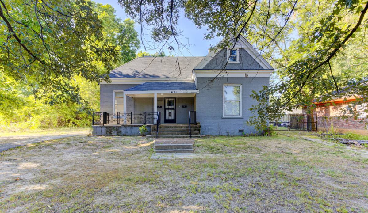 Townhouse for rent at 1639 Southern Ave #101, Memphis, TN 38114